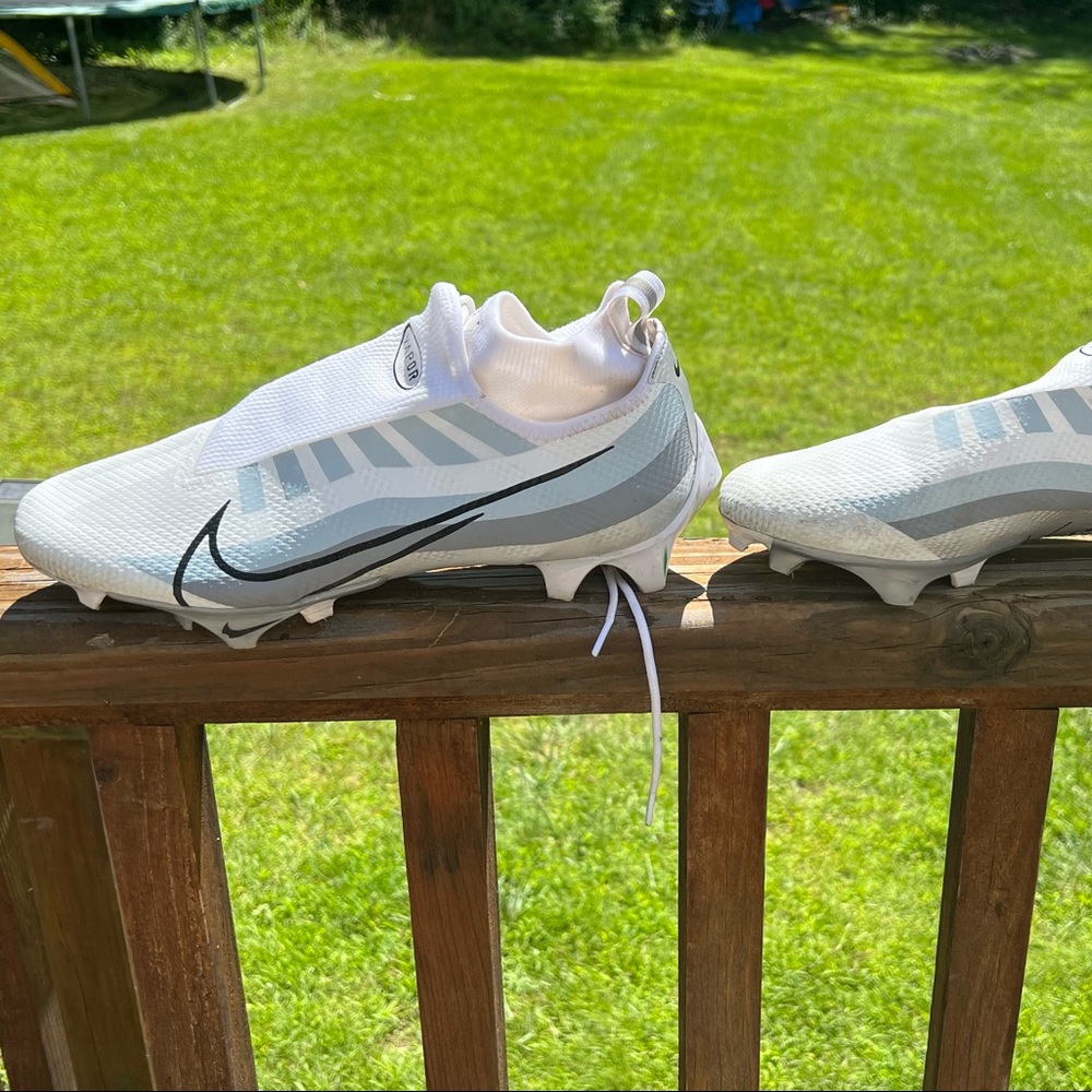 Mens size 10 football cleats